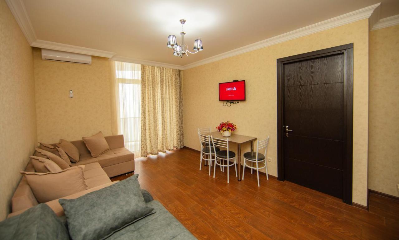 Sea Towers Suite Батуми Экстерьер фото