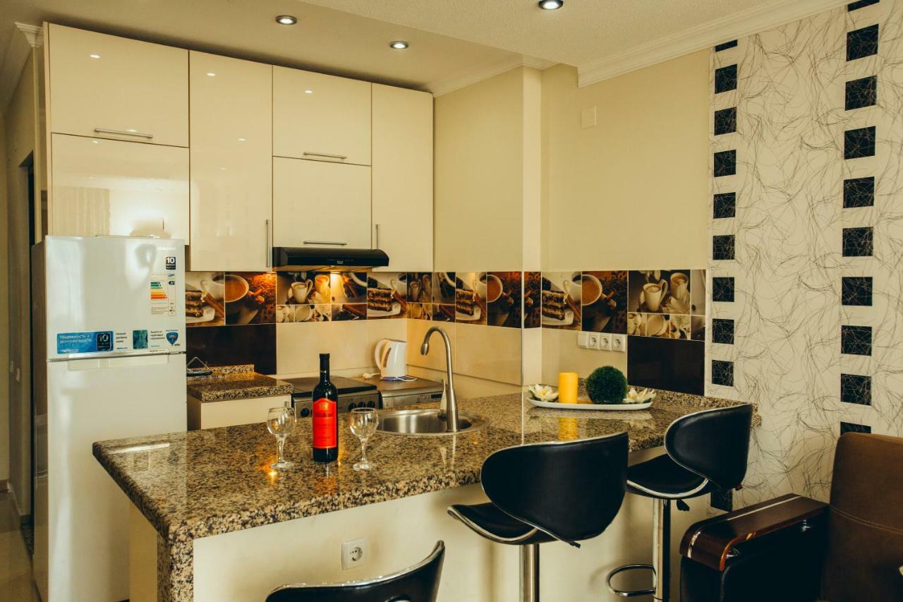 Sea Towers Suite Батуми Экстерьер фото